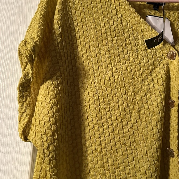 Chartreuse top 2X 🩷 - Picture 3 of 7